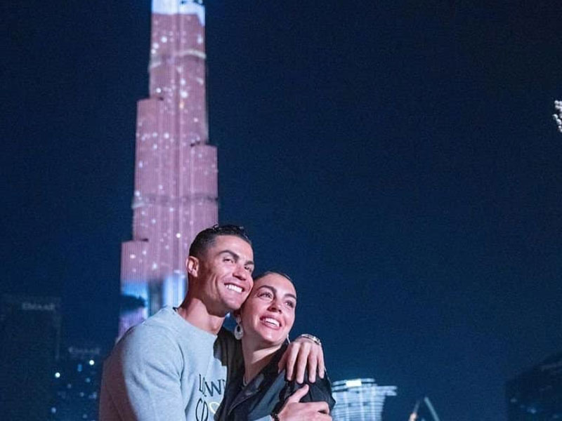 رونالدو يحتفل بعيد ميلاد جورجينا  بنشر فيديو لها على برج خيفة